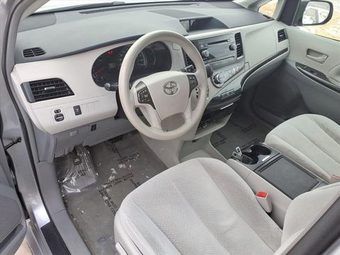 Used 2013 Toyota Sienna LE image 9