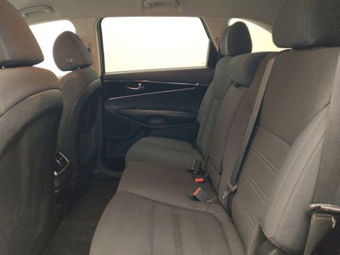 Used 2019 Kia Sorento L image 18