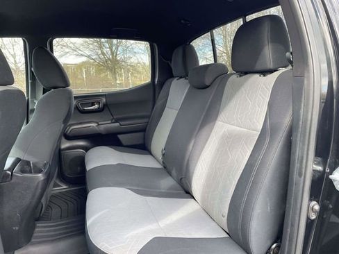 Used 2021 Toyota Tacoma TRD Off-Road image 17