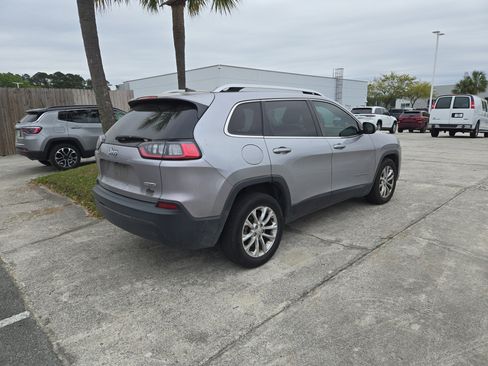 Used 2019 Jeep Cherokee Latitude w/ Popular Appearance Group image 7