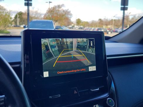 Used 2024 Toyota Corolla Cross XLE image 21