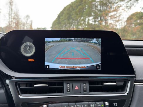 Used 2023 Lexus ES 350 w/ Premium Package image 4