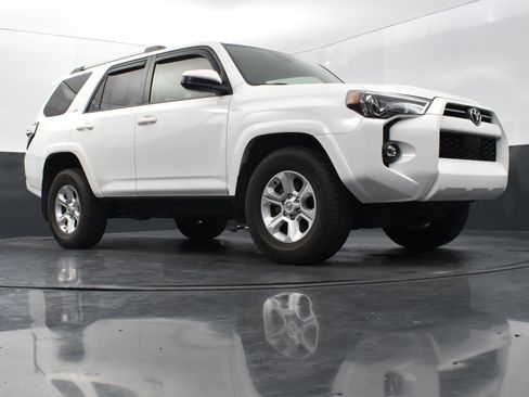 Used 2022 Toyota 4Runner SR5 image 41