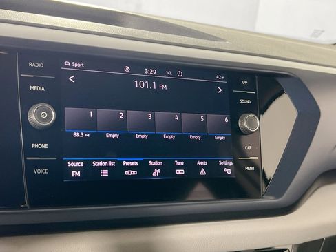 Used 2022 Volkswagen Taos SE w/ Driver Assistance Package AWD/4WD image 14