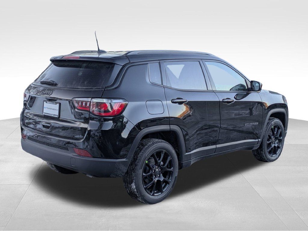 Used 2026 Jeep Compass Latitude AWD/4WD image 3