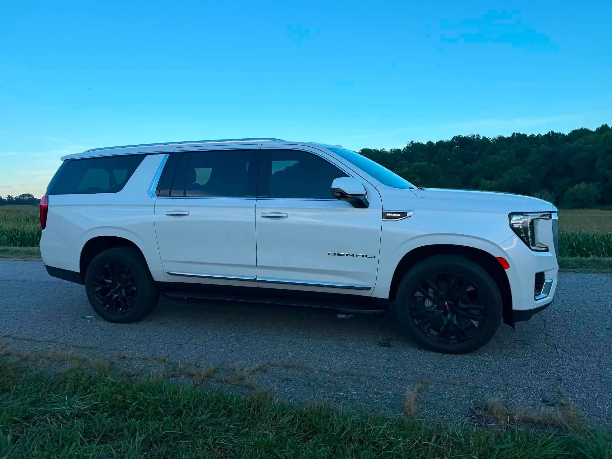 Used 2021 GMC Yukon XL Denali AWD/4WD image 2