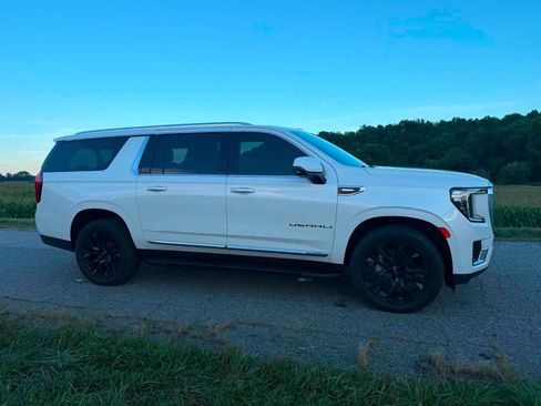 Used 2021 GMC Yukon XL Denali AWD/4WD image 2