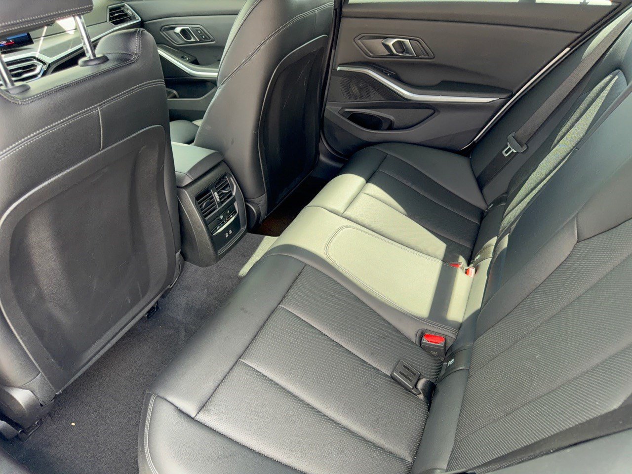 Used 2024 BMW 330i Sedan w/ Premium Package RWD image 25