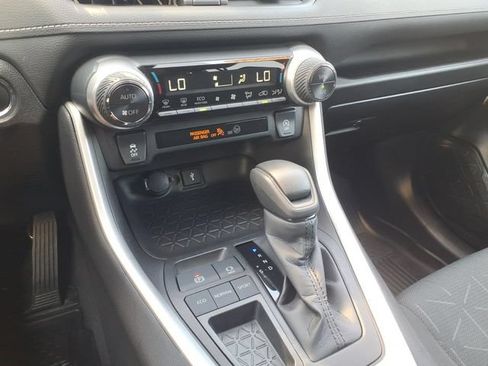 Used 2022 Toyota RAV4 XLE FWD image 17