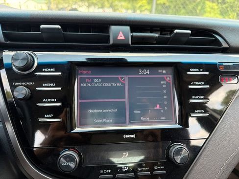 Used 2020 Toyota Camry SE FWD image 11