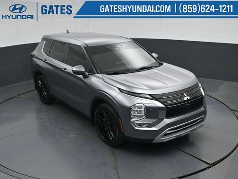 Used 2022 Mitsubishi Outlander SE AWD/4WD image 50