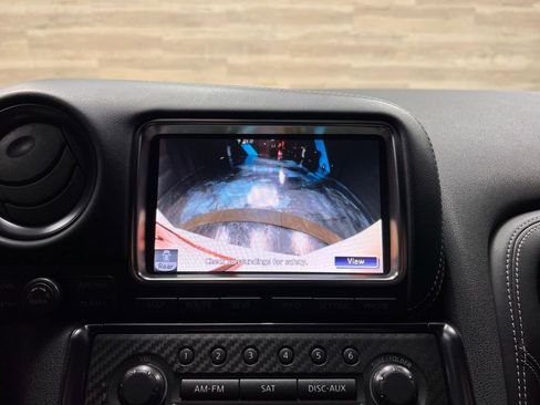 Used 2016 Nissan GT-R Premium image 12