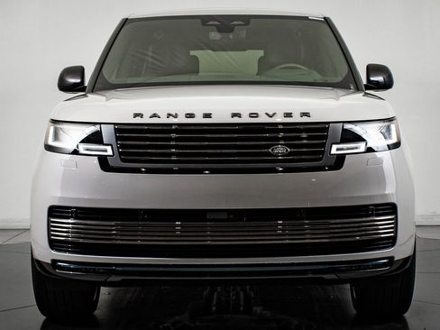 New 2026 Land Rover Range Rover SV image 2