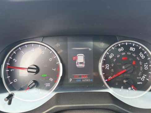 Used 2020 Toyota RAV4 XLE Premium image 21