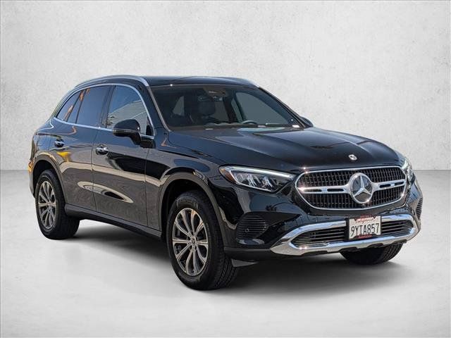 Used 2026 Mercedes-Benz GLC 300 image 3