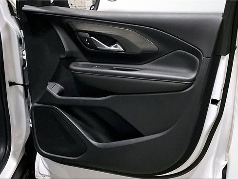 Used 2023 GMC Terrain SLE w/ Driver Convenience Package image 27