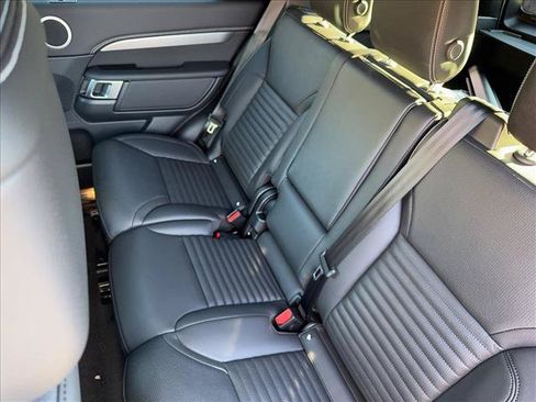 New 2025 Land Rover Discovery Dynamic SE AWD/4WD image 16