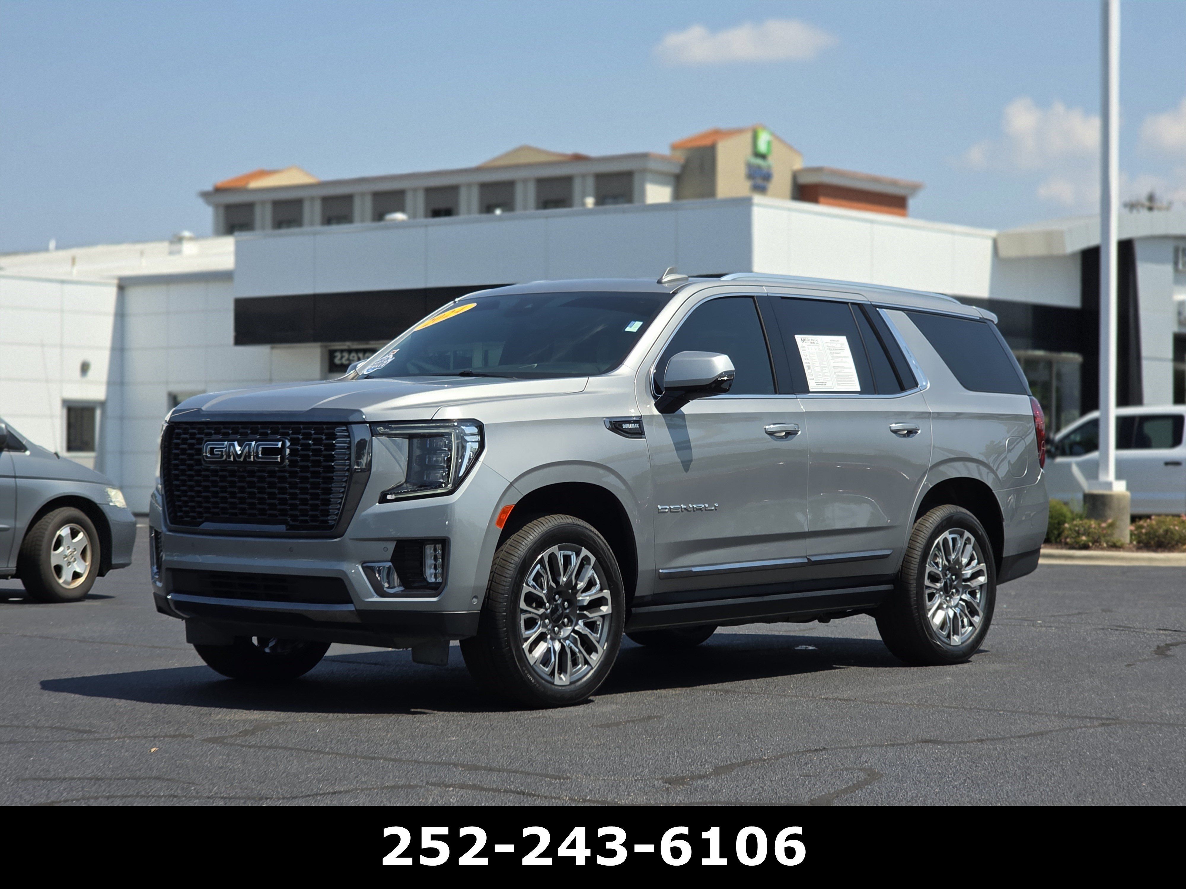 Used 2024 GMC Yukon Denali Ultimate AWD/4WD image 3