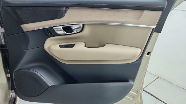 New 2026 Volvo XC90 T8 Plus w/ Protection Package Premier AWD/4WD image 40