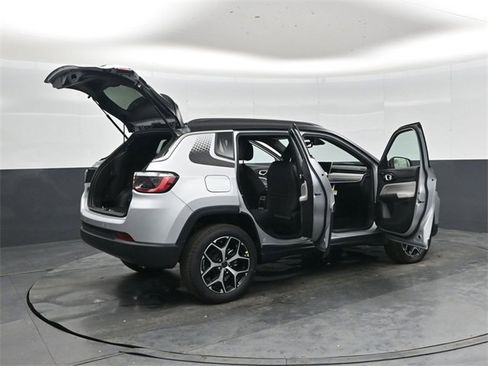 New 2026 Jeep Compass Limited w/ Mopar Graphics Package image 46