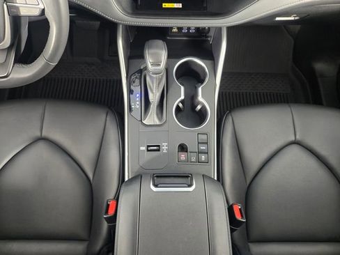 Used 2024 Toyota Highlander XLE image 26