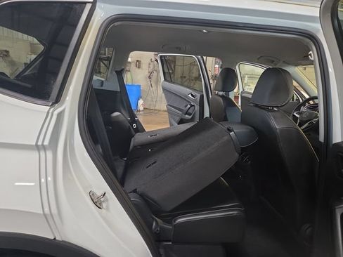 Used 2024 Volkswagen Tiguan SE FWD image 31