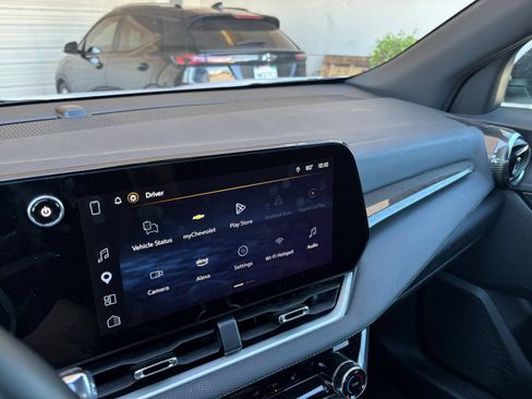 Used 2025 Chevrolet Equinox LT FWD image 19