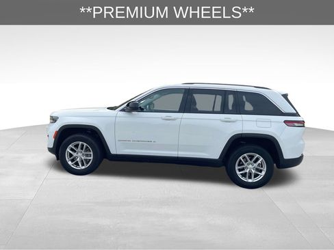 Used 2023 Jeep Grand Cherokee Laredo X AWD/4WD image 9