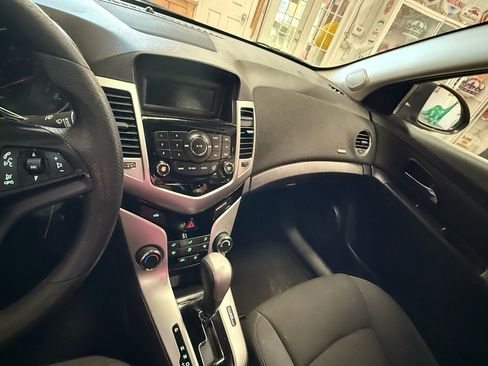 Used 2016 Chevrolet Cruze LT image 13
