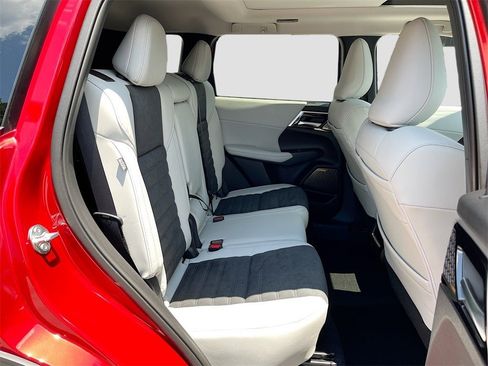 New 2025 Mitsubishi Outlander SE image 30