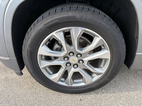 Used 2019 Chevrolet Traverse Premier w/ LPO, Floor Liner Package AWD/4WD image 42
