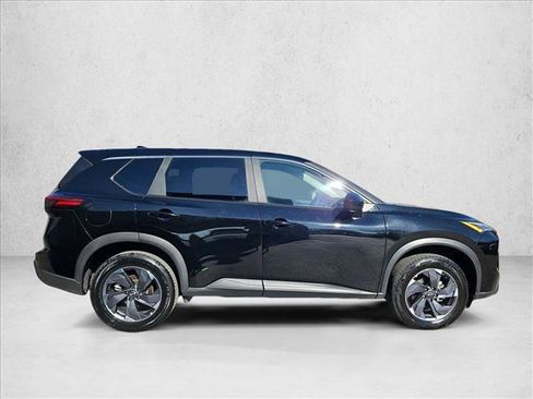 Used 2025 Nissan Rogue SV image 4