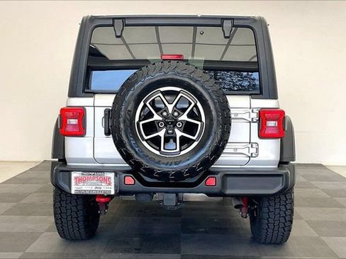 Used 2024 Jeep Wrangler Unlimited Rubicon AWD/4WD image 3
