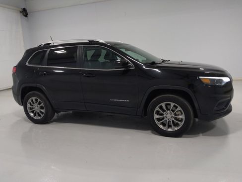 Used 2020 Jeep Cherokee Latitude Plus w/ Cold Weather Group AWD/4WD image 11