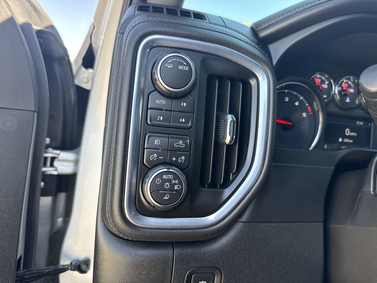 Used 2021 Chevrolet Silverado 2500 LTZ w/ LTZ Plus Package AWD/4WD image 17