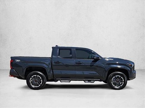 Used 2025 Toyota Tacoma TRD Sport image 4