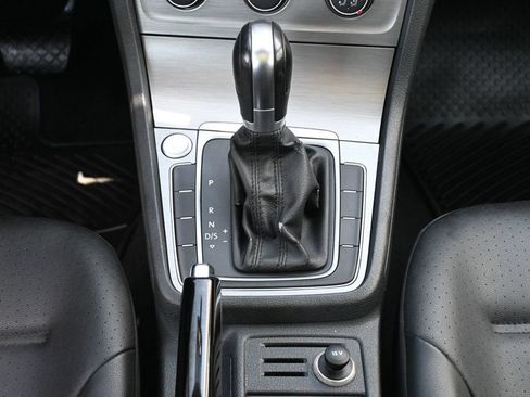 Used 2016 Volkswagen Golf S FWD image 16