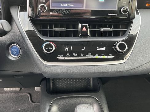 Used 2021 Toyota Corolla LE w/ Carpet Mat Package (TMS) image 21