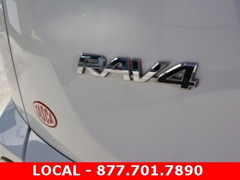 Used 2018 Toyota RAV4 XLE image 7