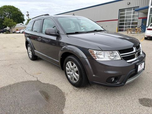 Used 2019 Dodge Journey SE w/ Premium Group FWD image 2
