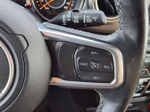 Used 2019 Jeep Wrangler Unlimited Sahara w/ Cold Weather Group AWD/4WD image 15