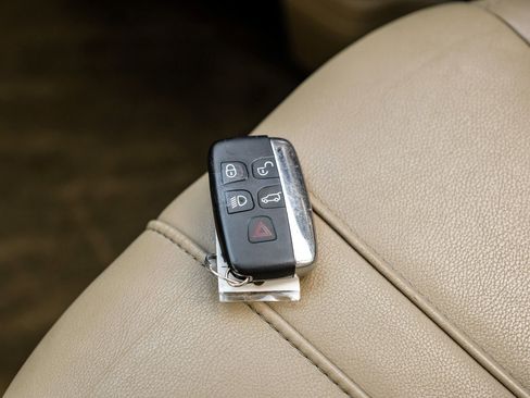 Used 2016 Land Rover LR4 HSE AWD/4WD image 52