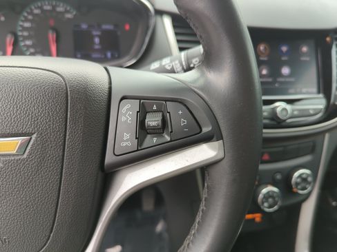 Used 2020 Chevrolet Trax LT w/ LT Convenience Package FWD image 15