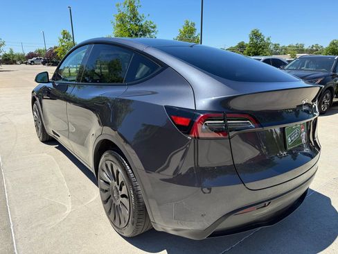Used 2024 Tesla Model Y Long Range AWD/4WD image 6