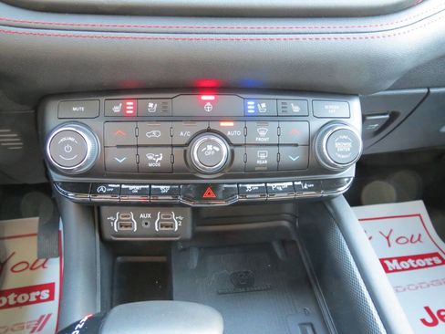 Used 2024 Dodge Durango GT image 16