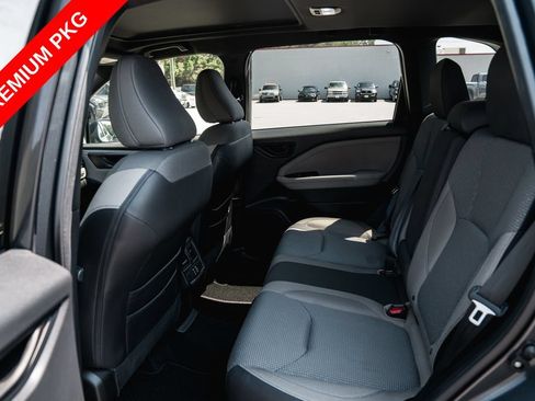 Used 2025 Subaru Forester Premium AWD/4WD image 22