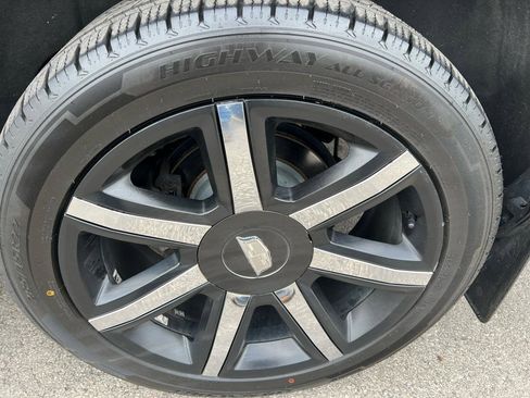 Used 2016 Cadillac Escalade ESV Luxury AWD/4WD image 3