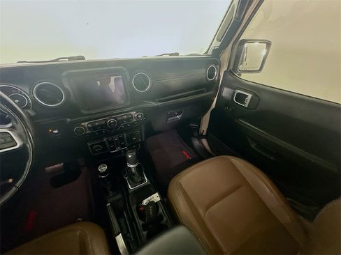 Used 2020 Jeep Gladiator Overland image 11