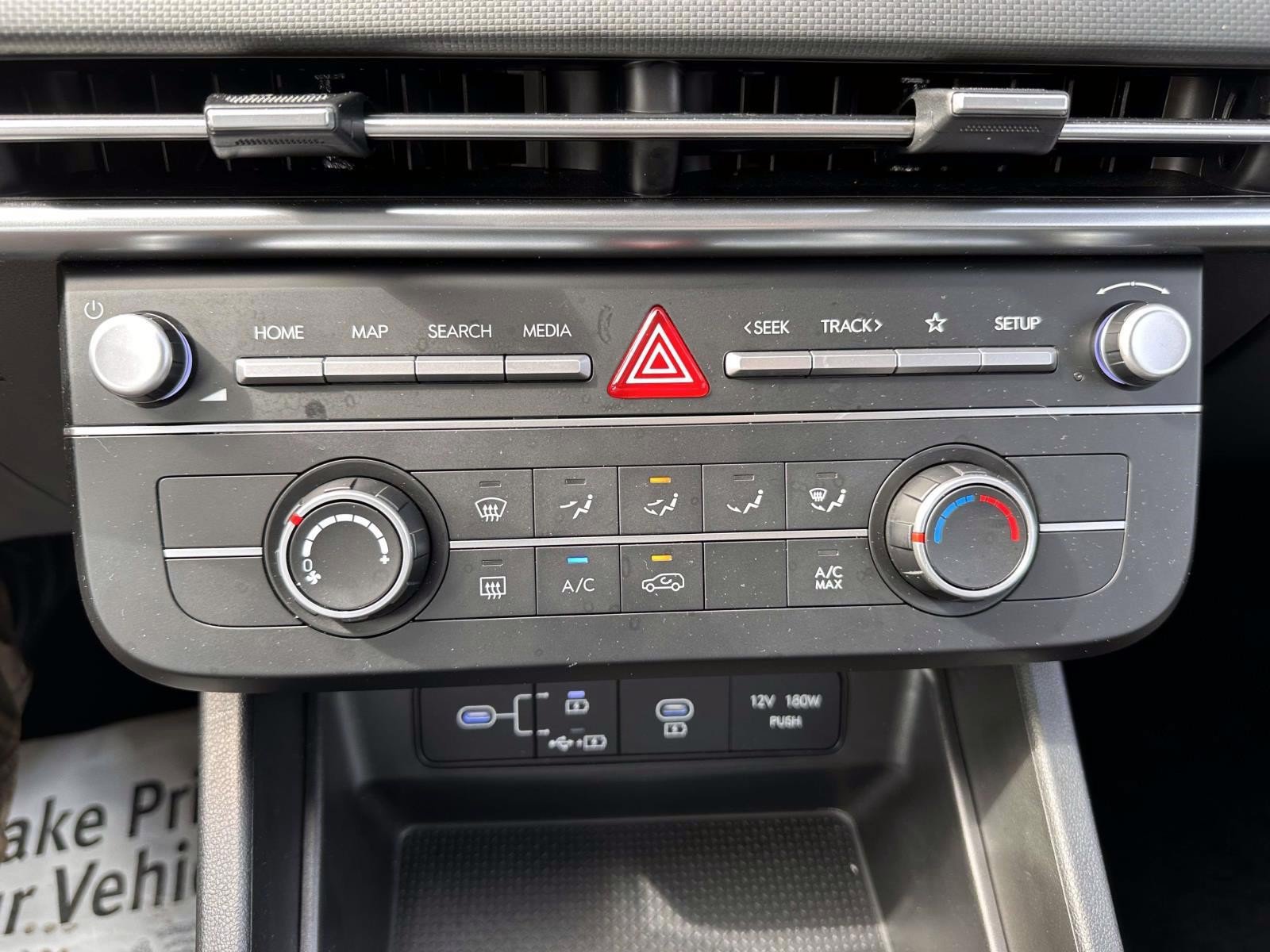 Used 2025 Hyundai Tucson SE AWD/4WD image 24