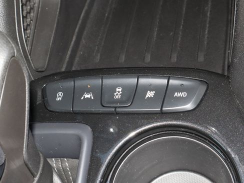 Used 2025 Chevrolet TrailBlazer LT AWD/4WD image 21